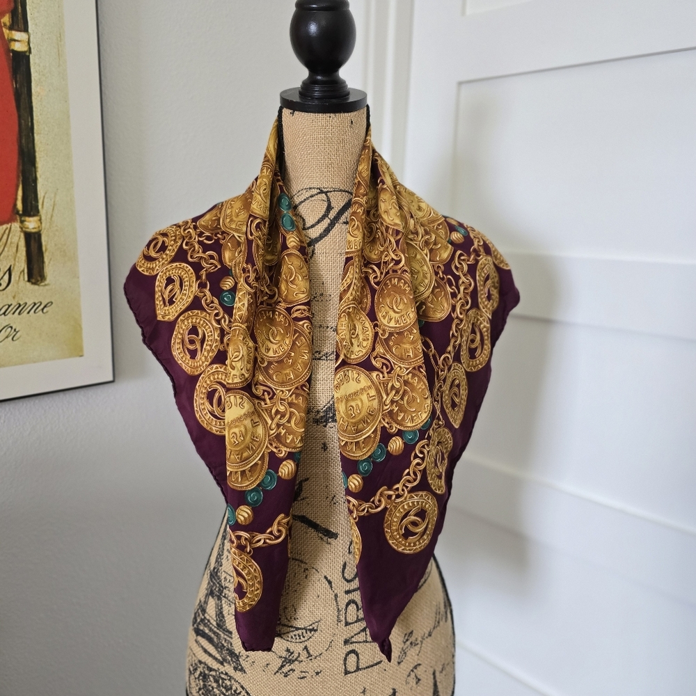 Vintage CHANEL burgundy silk scarf featuring gold chain medallion print motif 34 - Picture 3 of 10